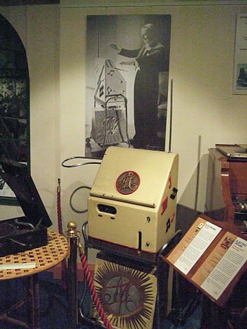 File:Theremin At The Musical Museum, Brentford, London.jpg