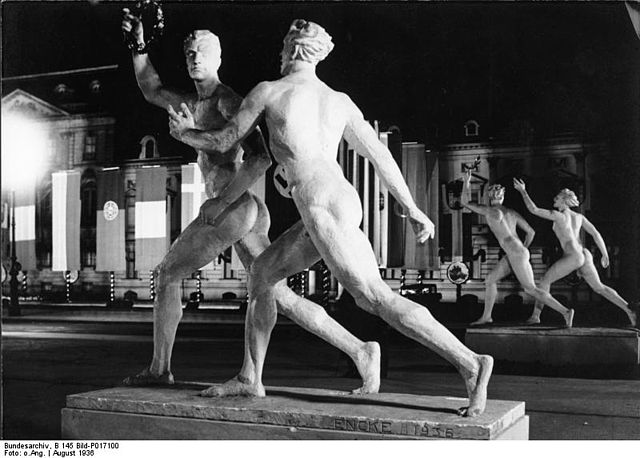 File:Bundesarchiv B 145 Bild-P017100, Berlin, Olympiade, Pariser Platz bei Nacht.jpg