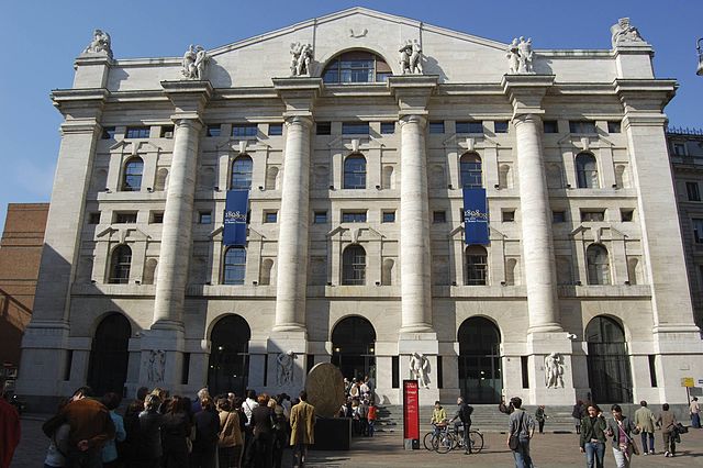 File:Palazzo mezzanotte2.jpg