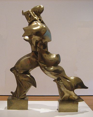File:'Unique Forms of Continuity in Space', 1913 bronze by Umberto Boccioni.jpg