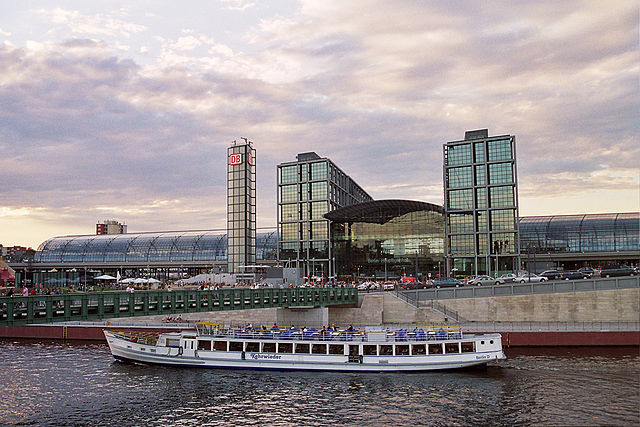 File:Berlin hauptbahnhof no 2.jpg