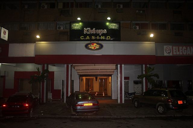 File:Casino Kheops, Boulevard Amadou Ahidjo.jpg