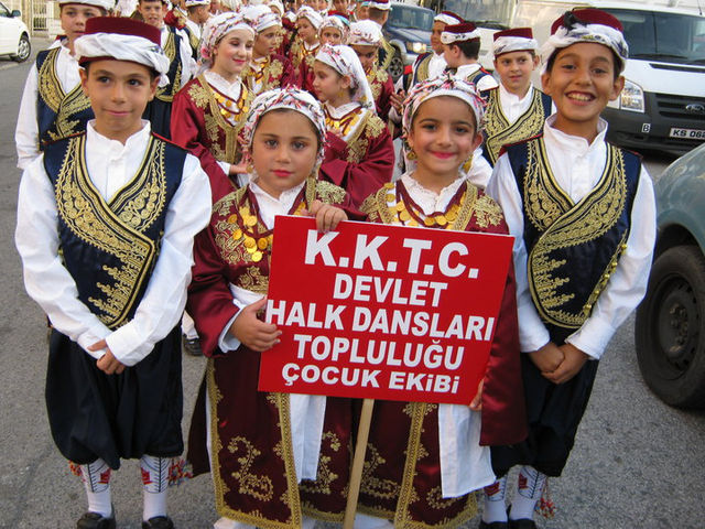 File:Turkish Cypriot folk dancers.jpg