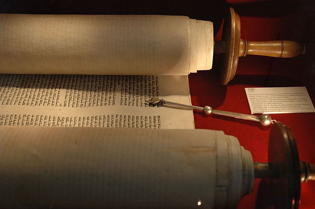 File:Torah and jad.jpg