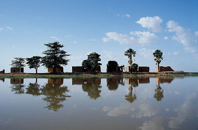 File:Niger River Center Island.jpg