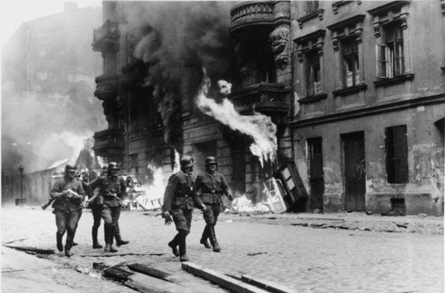 File:Ghetto Uprising Warsaw2.jpg
