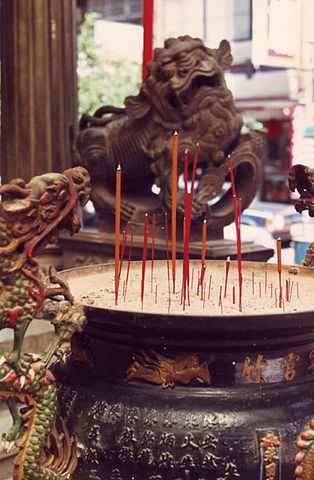 File:Incense taiwan temple fu dog.jpg