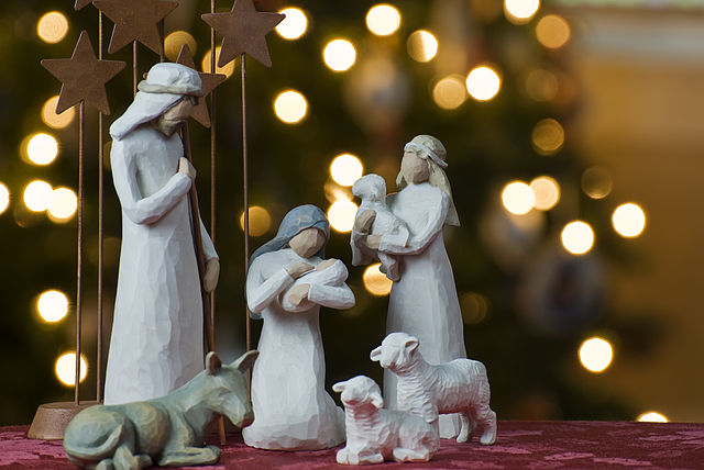 File:Nativity tree2011.jpg