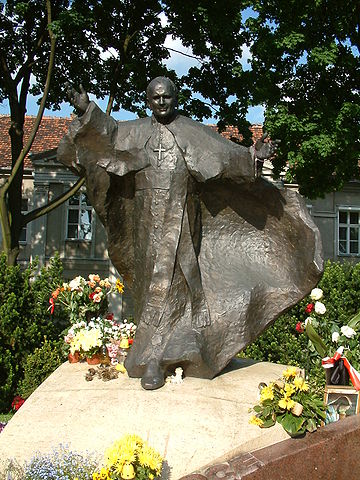 File:JPII pomnik Poznan.jpg