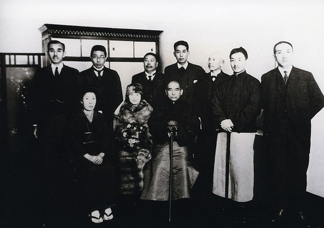 File:Sun and Soong in Kobe.jpg