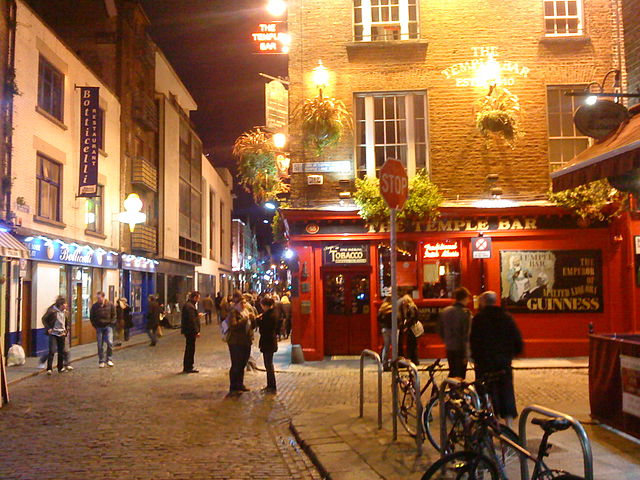 File:Temple Bar Dublin at Night.jpg