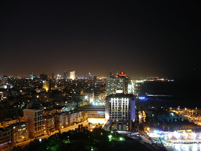 File:Tel Aviv night 2.jpg