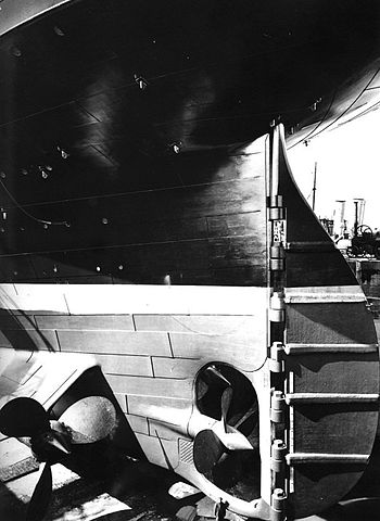 File:Titanic stern and rudder.jpg