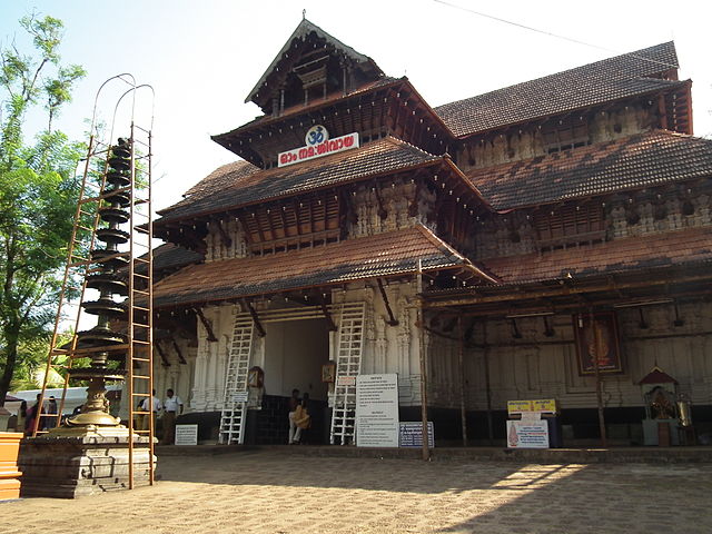 File:Vadakkunnathan Temple west nada - 0205.JPG