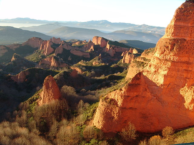 File:Panorámica de Las Médulas.jpg