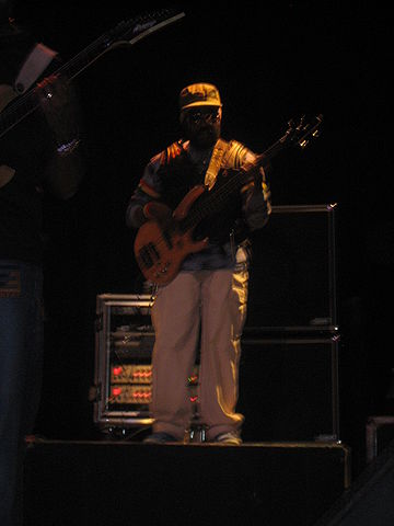 File:Aston Barret on stage 2008.jpg