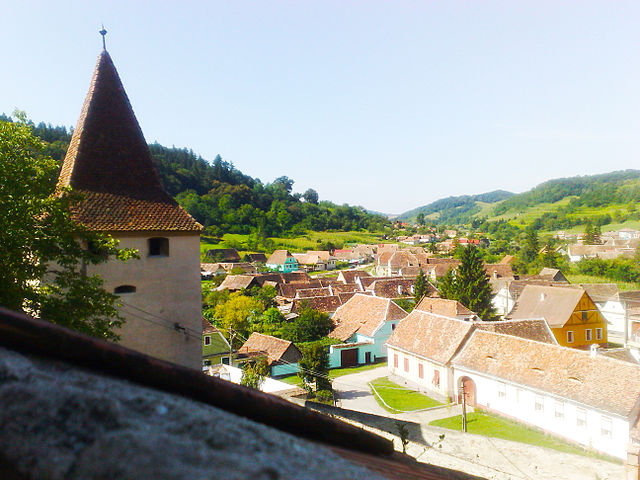 File:Biertan - ansamblul rural vazut din incinta bisericii fortificate.jpg