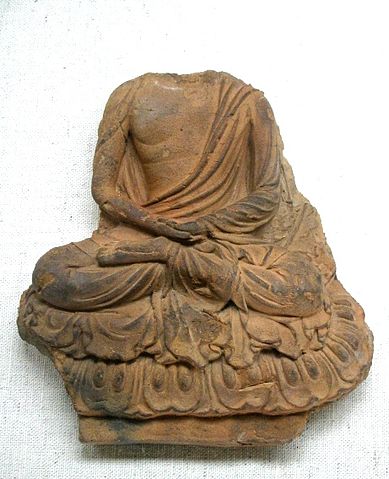 File:AsukaSeatedBuddha.jpg