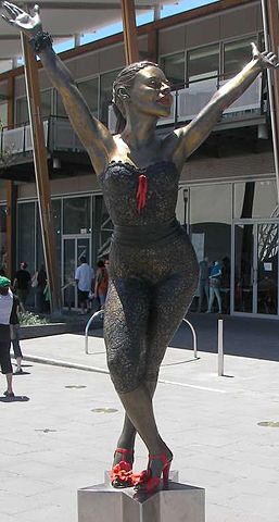 File:Kylie minogue statue at waterfront city.jpg