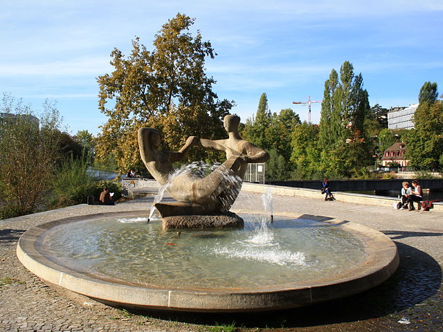 File:Z&uuml;rich - James Joice Plateau - Brunnen IMG 1211.JPG
