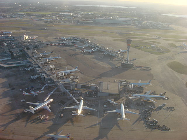 File:Heathrow Airport 010.jpg