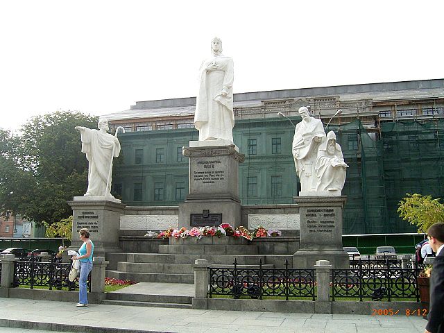 File:Olga Monument.jpg