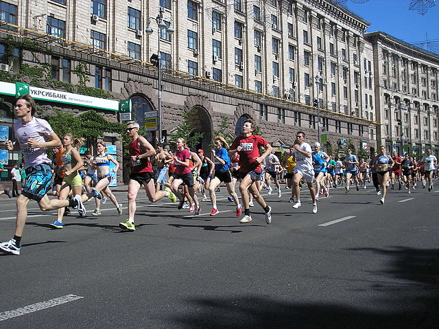 File:Пробіг під каштанами (2011). Старт..jpg