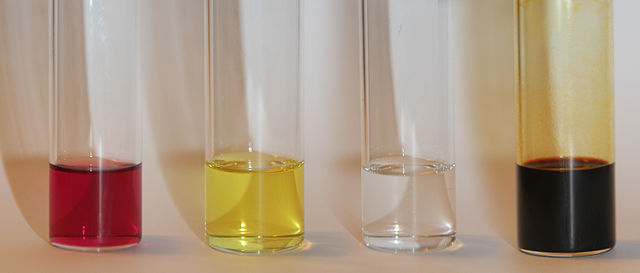 File:Iodine-triphenylphosphine charge-transfer complex in dichloromethane.jpg
