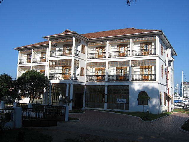 File:Kochi Marina House.jpg