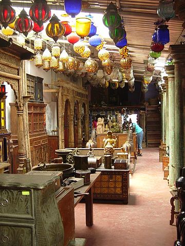 File:Antique shop jew town kochi.jpg