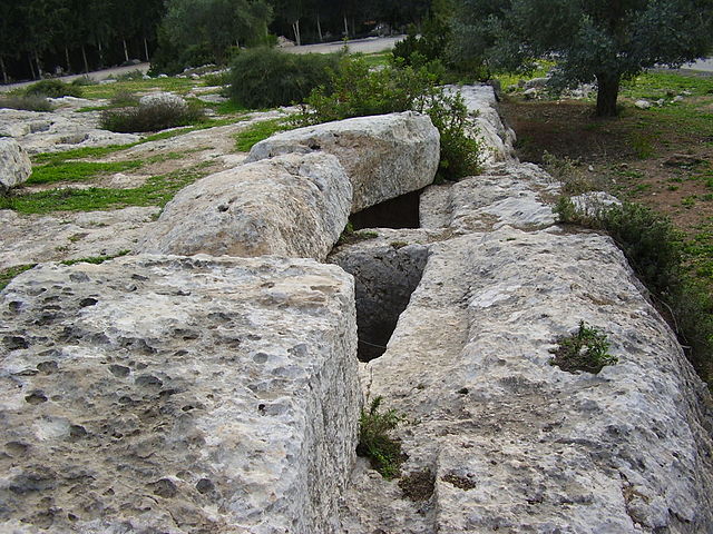File:'קברות המכבים'.jpg