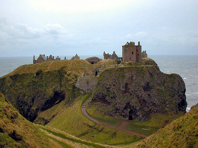 File:DUNNOTTAR CASTLE Large.JPG