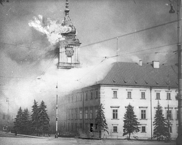 File:The Royal Castle in Warsaw - burning 17.09.1939.jpg