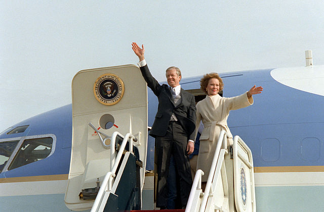 File:Former President and First Lady Carter wave from their aircraft.jpeg