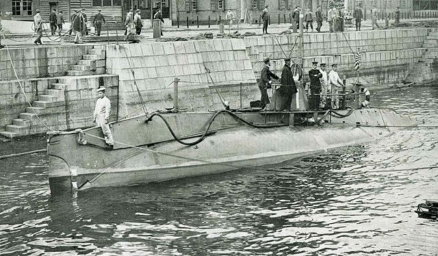File:Holland 1 Class Submarine in the IJN.jpg