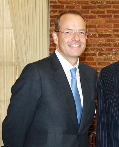 File:GlaxoSmithKline CEO Andrew Witty by USTR.jpg