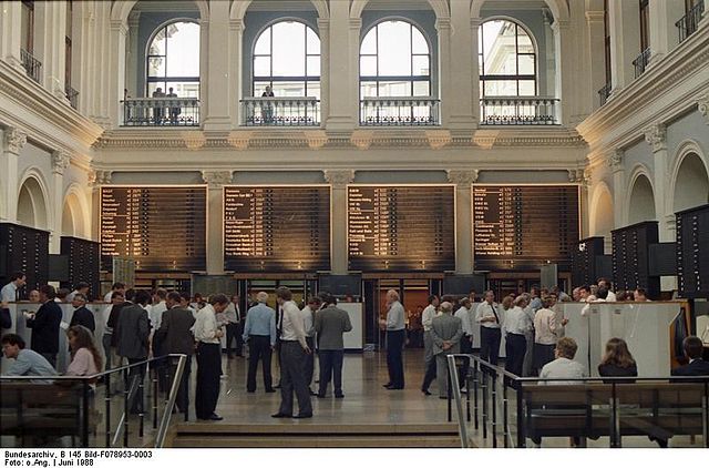 File:Bundesarchiv B 145 Bild-F078953-0003, Hamburg, B&ouml;rse.jpg