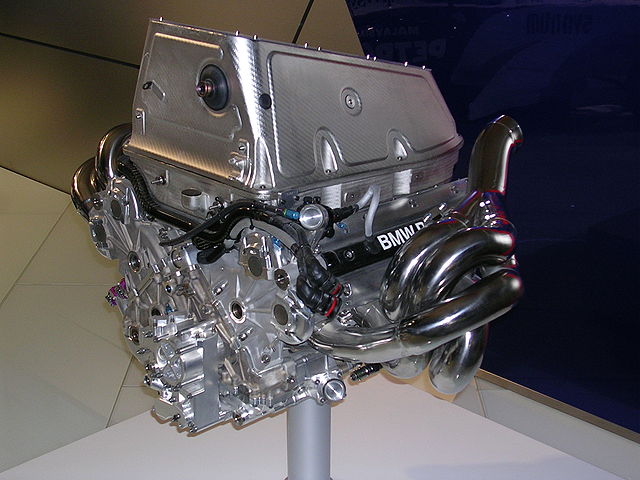 File:BMW Sauber F1.06 engine.jpg