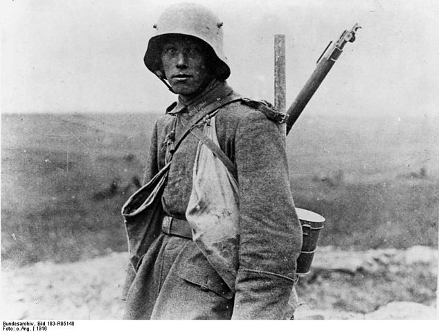 File:Bundesarchiv Bild 183-R05148, Westfront, deutscher Soldat.jpg