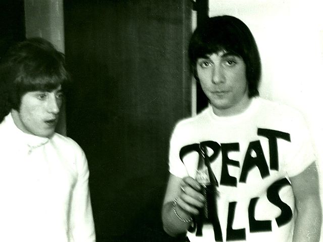File:Roger Daltrey -left and Keith Moon-right 1967.jpg