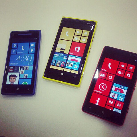 File:HTC 8X, Lumia 920, Lumia 820.jpg