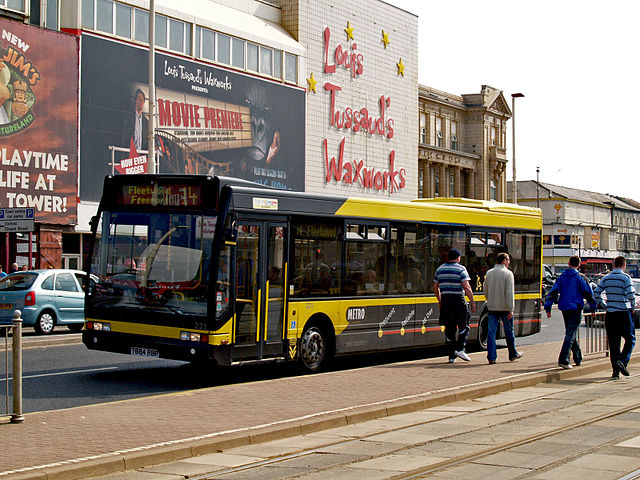 File:Blackpool Transport bus 221 (T884 RBR), 17 April 2009.jpg