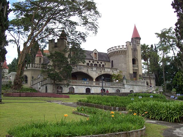 File:El Castillo-exterior.JPG