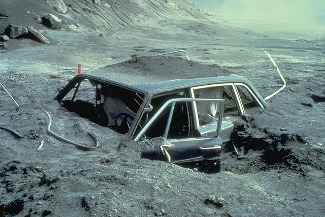 File:Reid Blackburn's car after May 18, 1980 St. Helens eruption.jpg