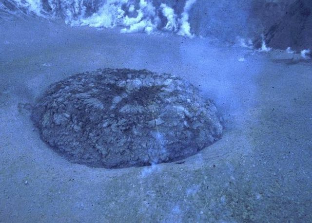 File:St Helens dome on October 24, 1980.jpg