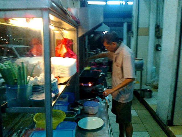 File:Cook Making Char Kuey Teow.jpg