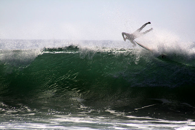 File:Surfer in santa cruz 14.jpg