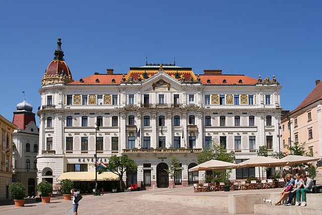 File:P&eacute;cs - County Hall 01.jpg