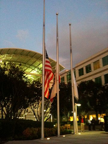 File:Apple flags half-mast.jpg