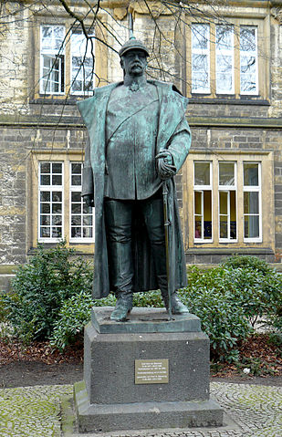 File:Bismarck - Denkmal Bielefeld.jpg